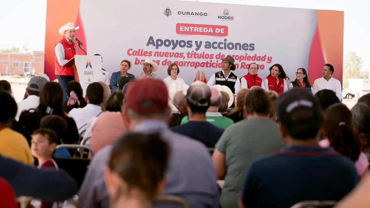 Gobernador Esteban lleva obras, apoyos y mayor certeza patrimonial a familias de Rodeo (1)