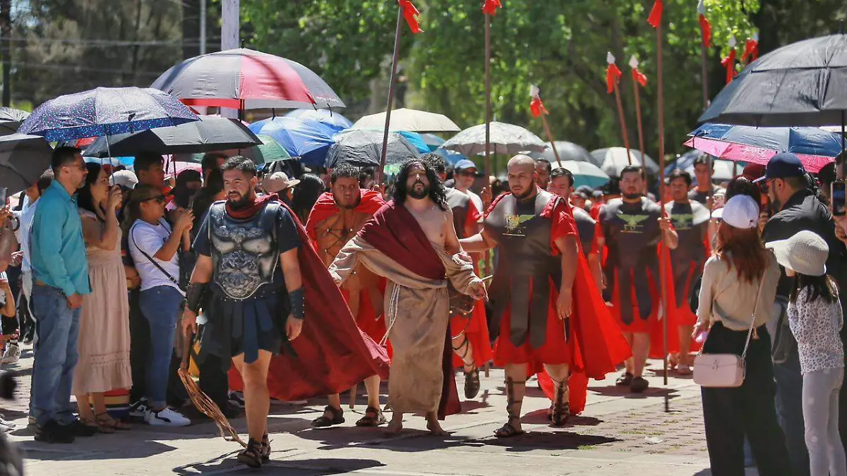 Padres de familia deben inculcar la fe en Dios a sus hijos