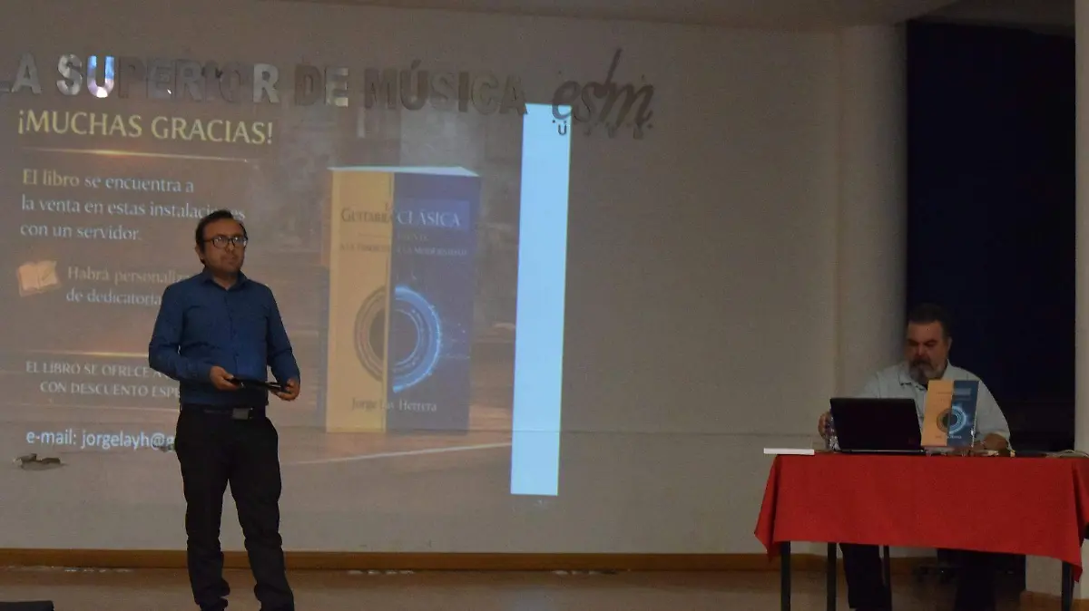 Escuela Superior de Música de la UJED presenta obra sobre la evolución de la guitarra clásica