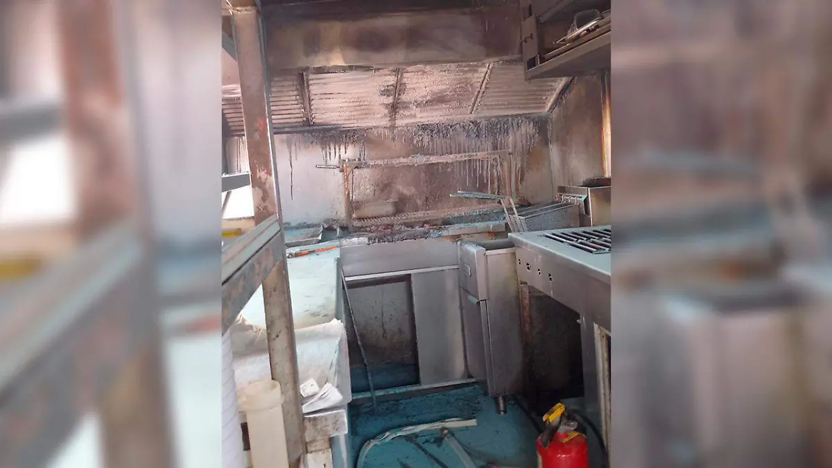 Controlan incendio en camión de comida en la zona centro de Durango