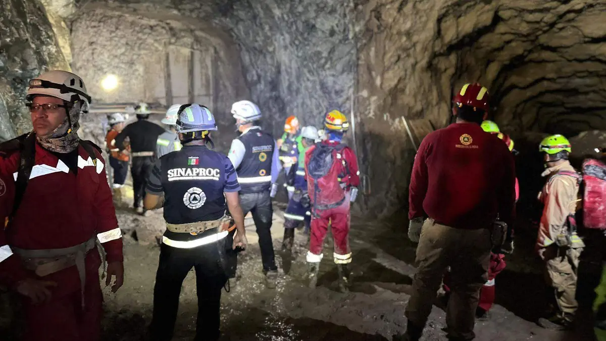 Mineros quedan atrapados en mina de Mazatlán 