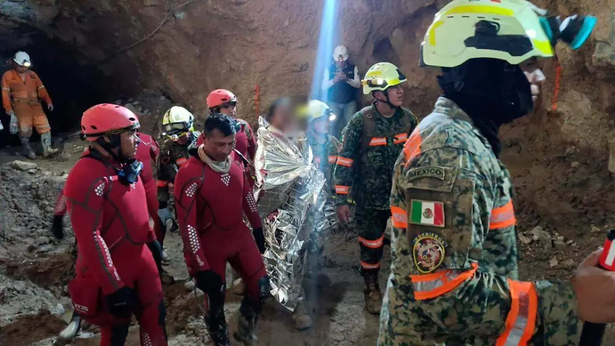 Mineros quedan atrapados en mina de Mazatlán 