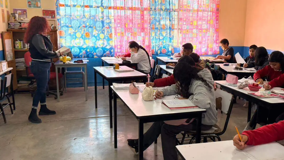 maestro-clases-escuela-alumnos