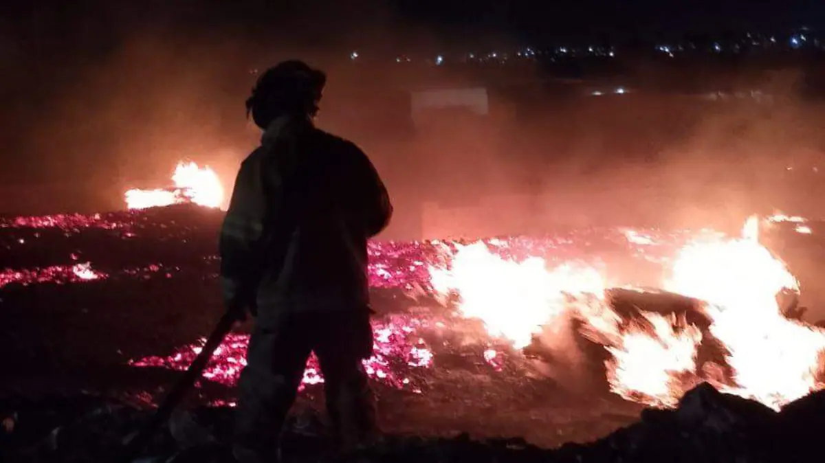 Incendio consume recicladora de tarimas