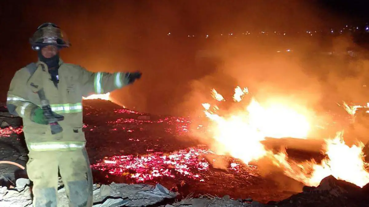 Incendio consume recicladora de tarimas