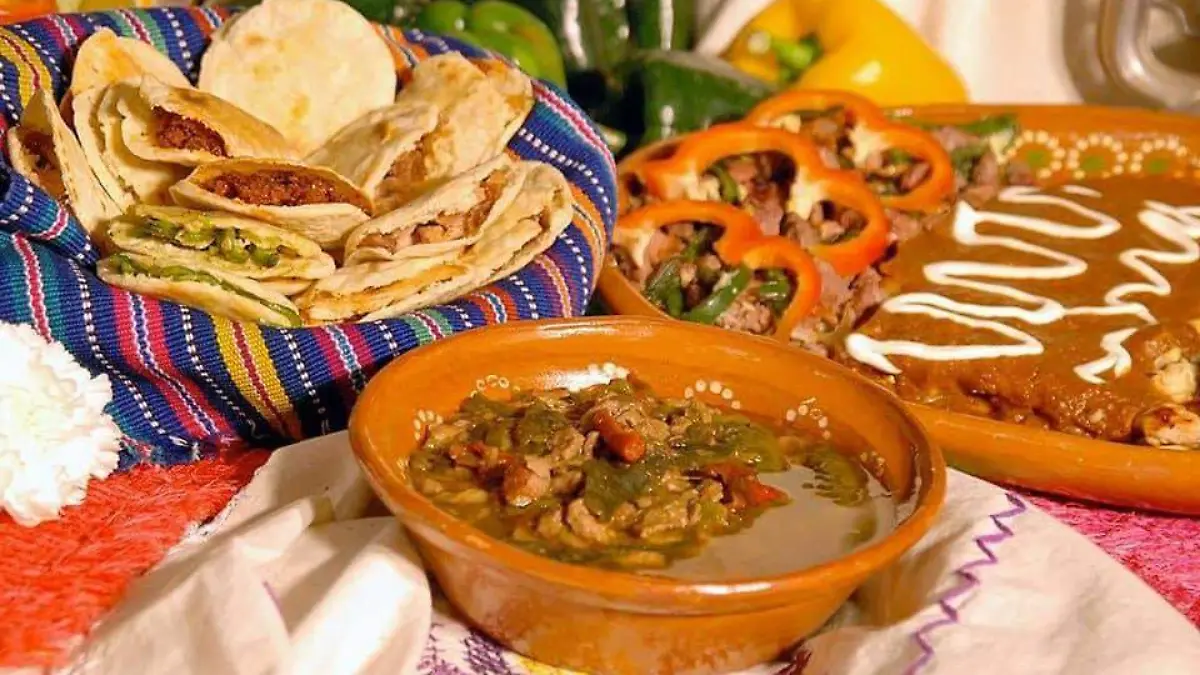 ¿Qué ingredientes lleva el caldillo duranguense y cómo se prepara?