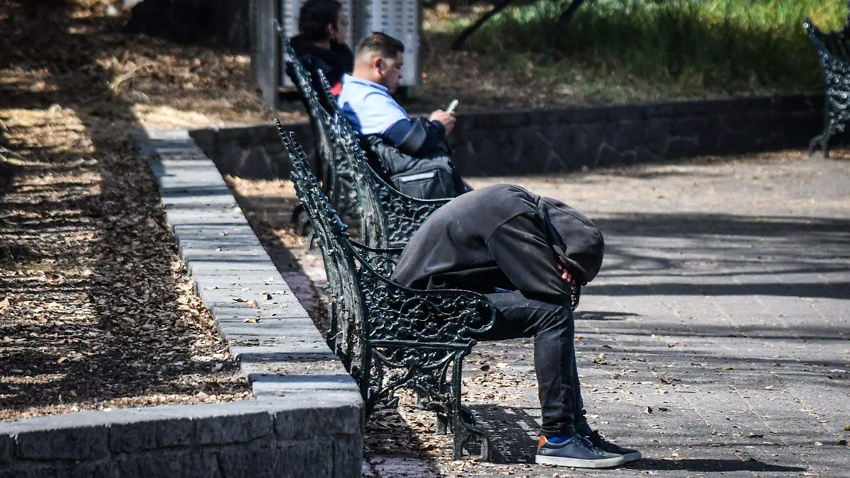 Escuchar puede ser el primer auxilio: el poder de hablar del suicidio