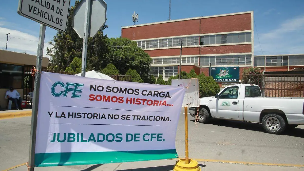 Manifestación de trabajadores de la CFE en Durango