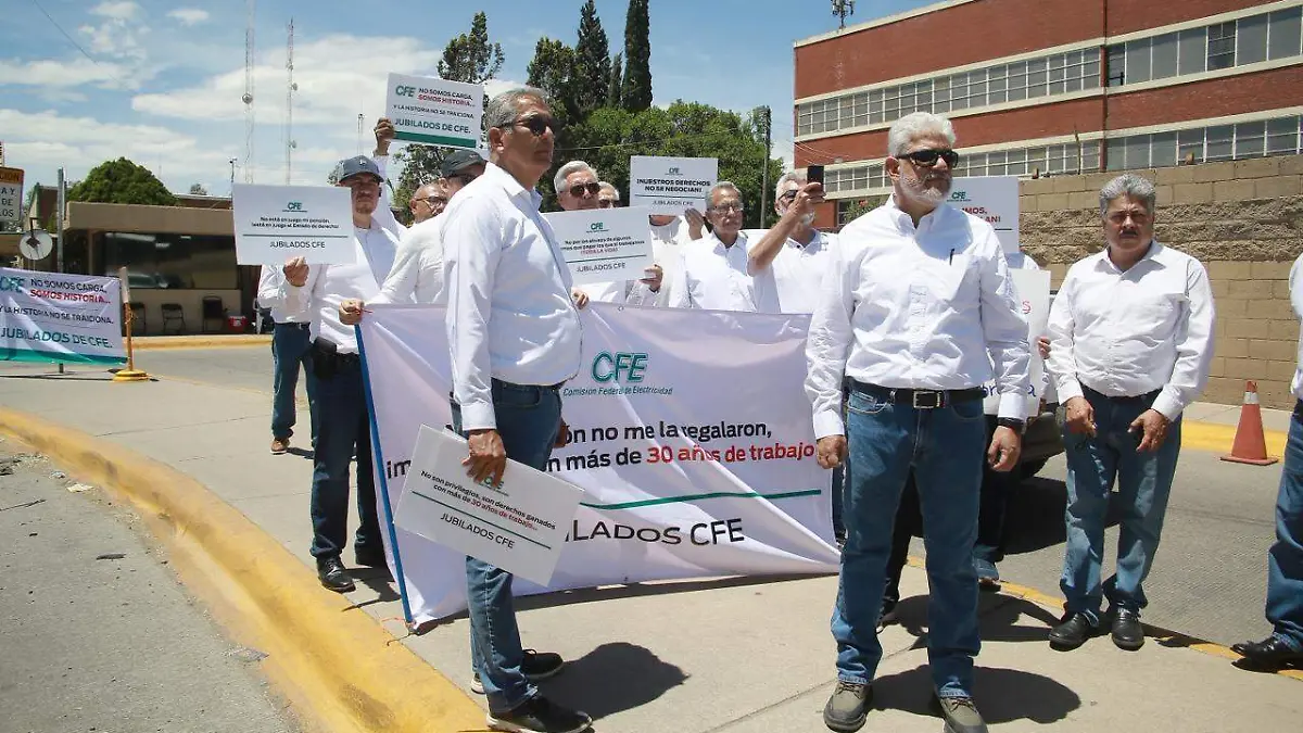Manifestación de trabajadores de la CFE en Durango