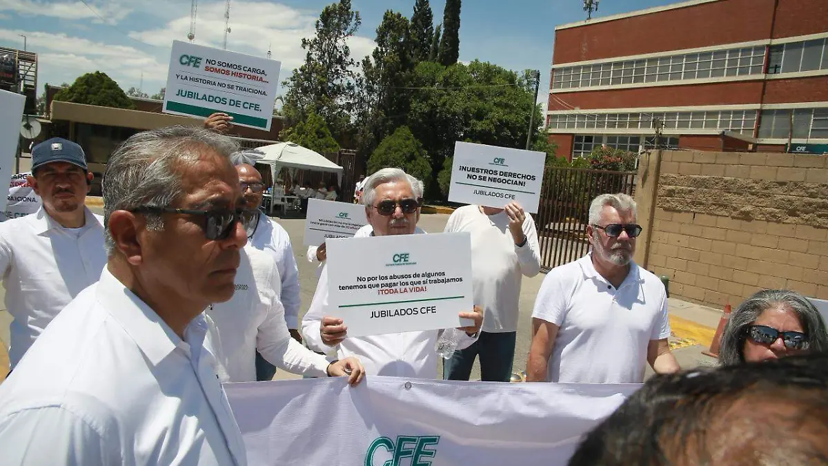 Manifestación de trabajadores de la CFE en Durango
