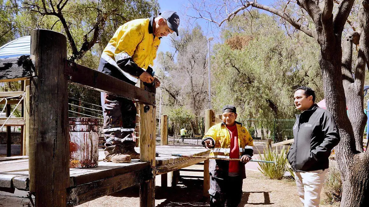 Parques dignos impulsan la convivencia familiar Toño Ochoa fortalece espacios recreativos en Durango 