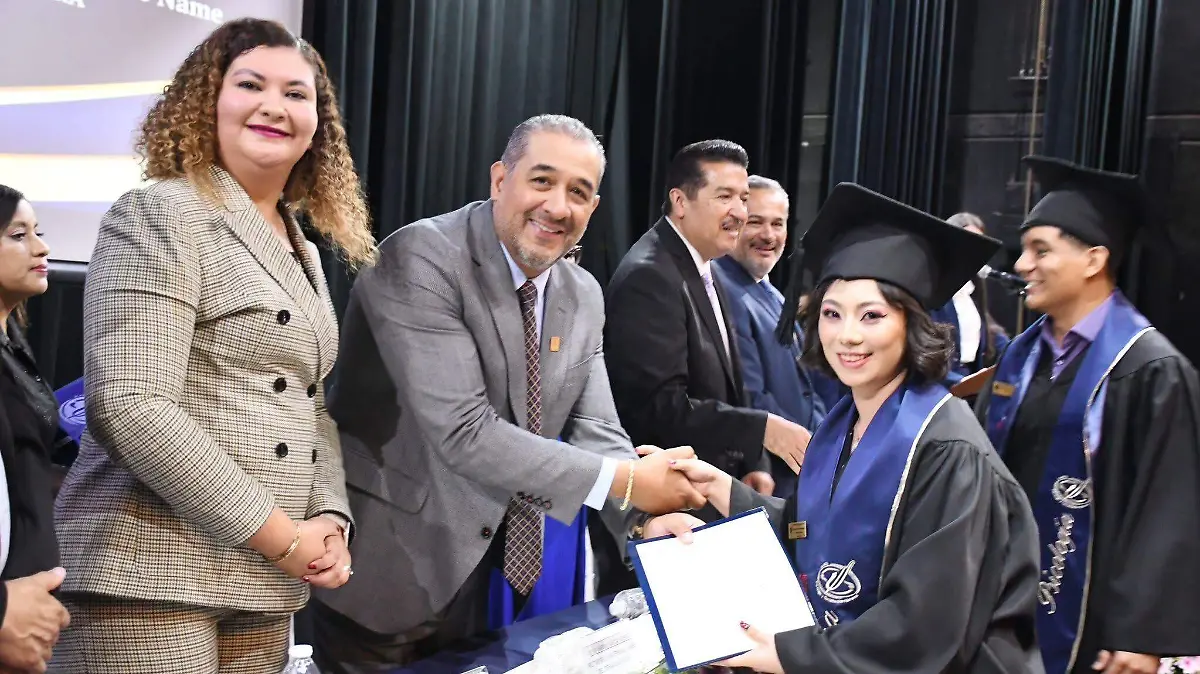 UJED entrega cartas de pasante a egresados de Psicologiìa y Terapia de la Comunicacioìn Humana