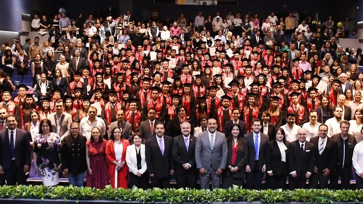 UJED entrega cartas de pasante a nueva generacioìn de profesionistas en Derecho y Ciencias Poliìticas