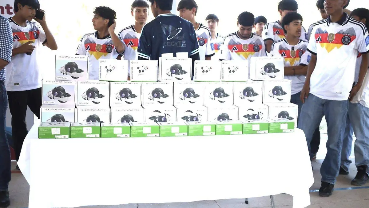 Gafas de realidad virtual modernizan la formación en el
 CECyTE