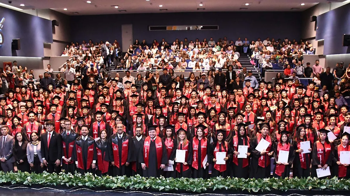 FECA-UJED entrega cartas de pasante a la generación 2021–2025