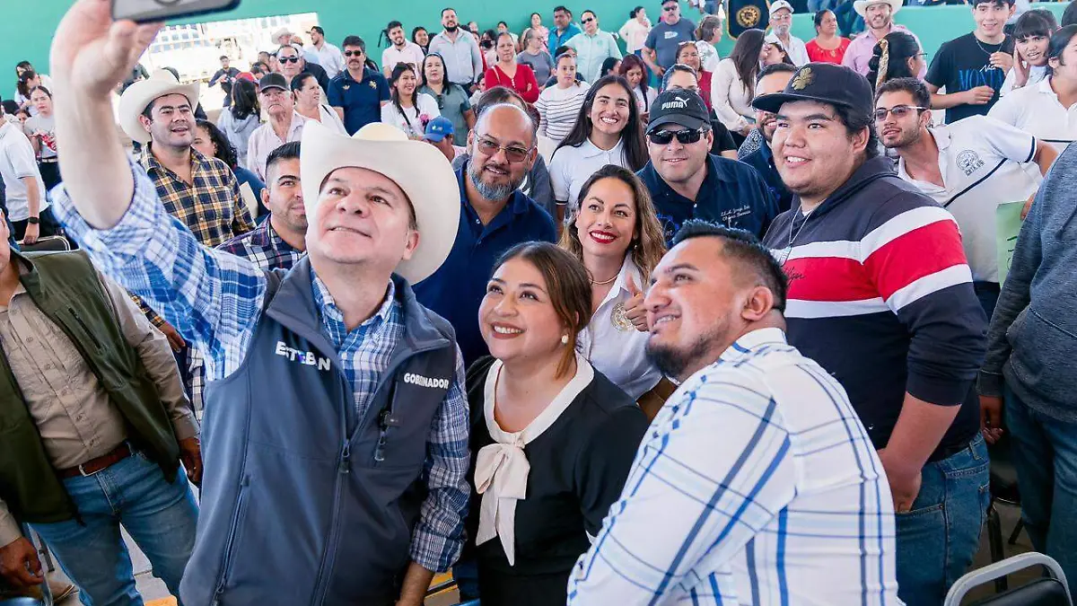 Familias de Santa María del Oro reconocen avances y beneficios en su municipio con obras de agua potable, carretera y apoyos a vivienda (2)
