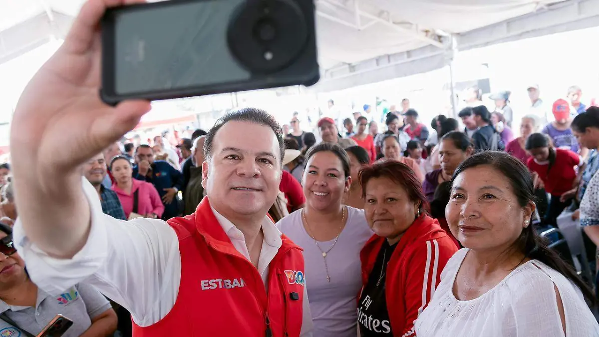 Habitantes de Villa Nazareno reconocen el trabajo del gobernador Esteban tras la entrega de calles nuevas y mejores servicios en Lerdo (2)
