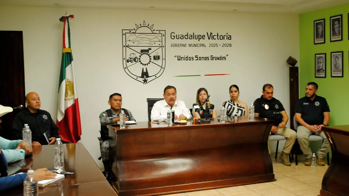 Integrantes de la mesa principal