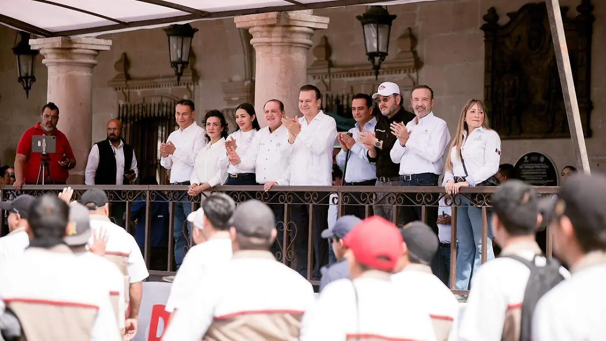 Más y mejores empleos, la mejor forma de homenajearlos Gobernador Esteban reconoce a trabajadores duranguenses (1)