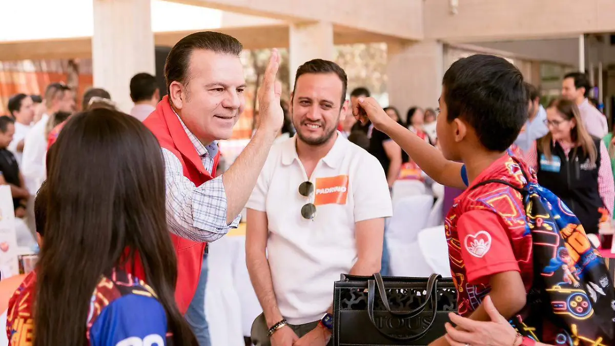 Marisol y Esteban celebran a niños de Casa Hogar con un día lleno de alegría y sorpresas (2)