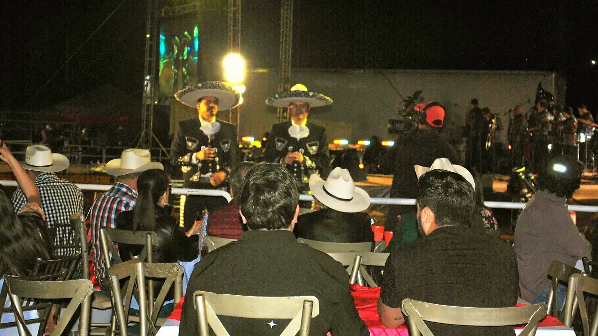 Esteban y Lauro complacieron muchas peticiones