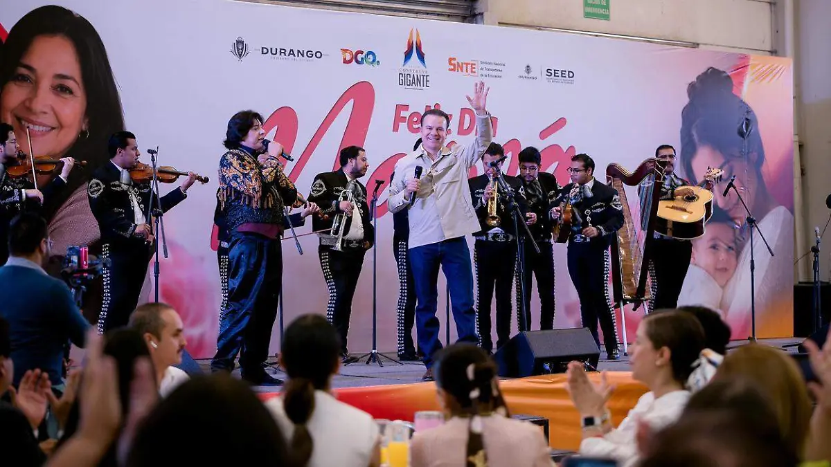 Festeja Gobernador Esteban a las madres trabajadoras de la educación