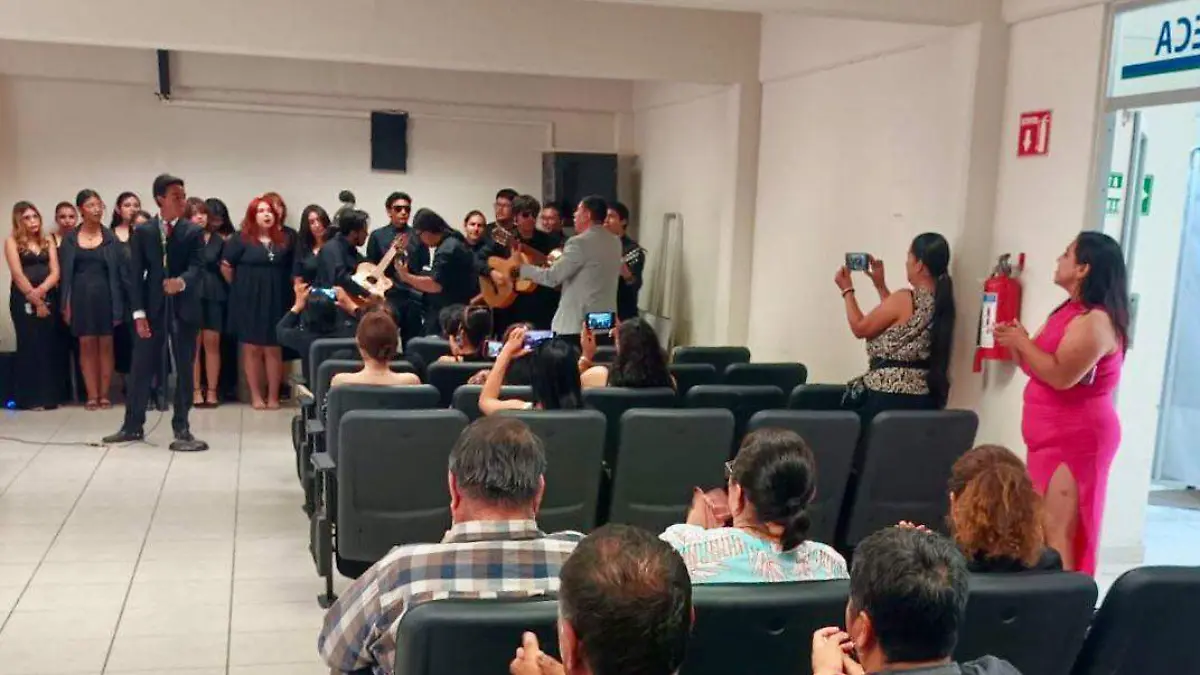 La Escuela de Ciencias y Tecnologías celebra con arte y tradición el Día de las Madres (2)