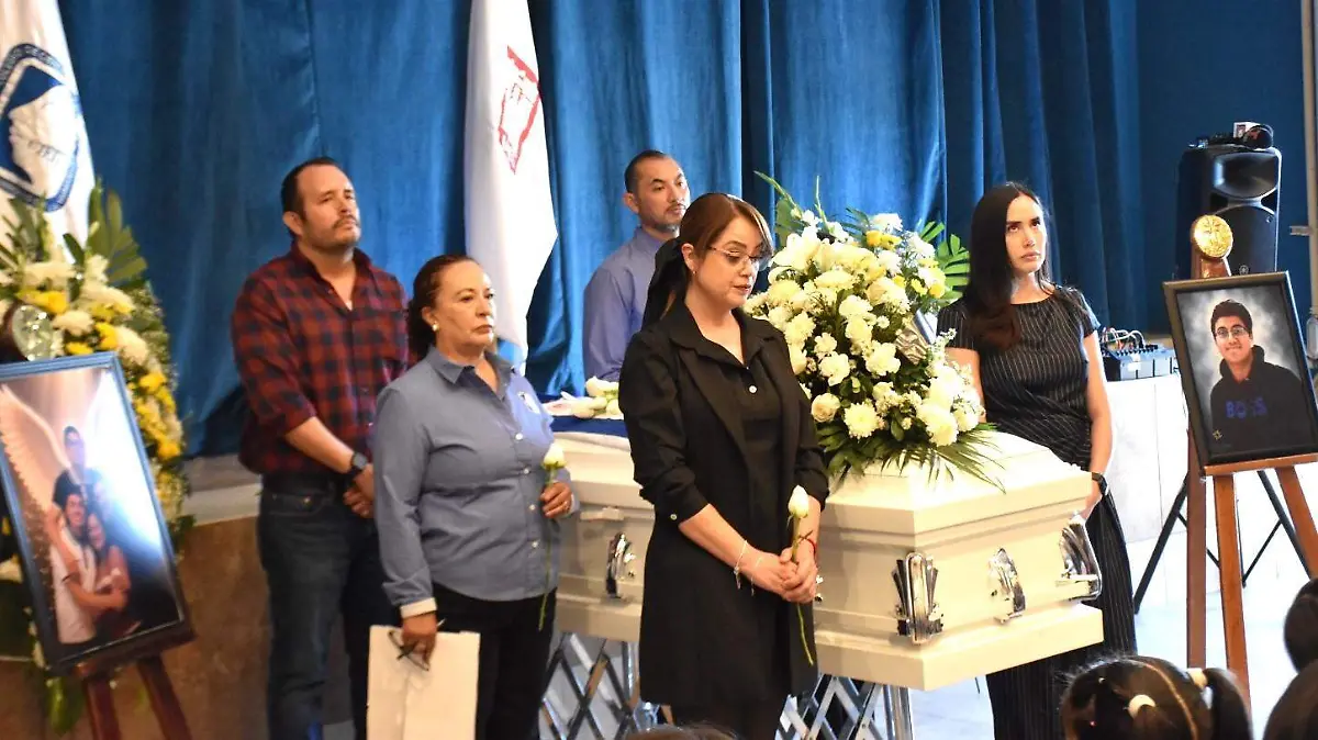 El CCH de la UJED despide con emotivo homenaje al estudiante Kevin González