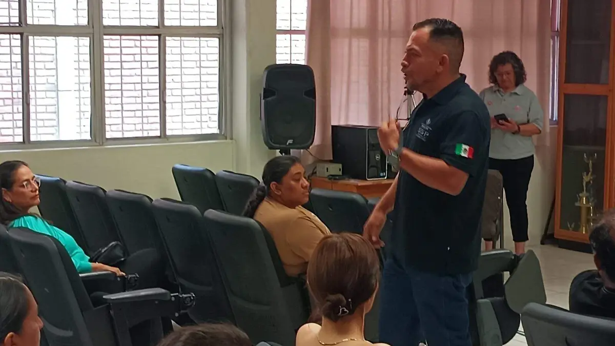 Promueve la ECyTE-UJED la seguridad digital y el acompañamiento familiar entre adolescentes