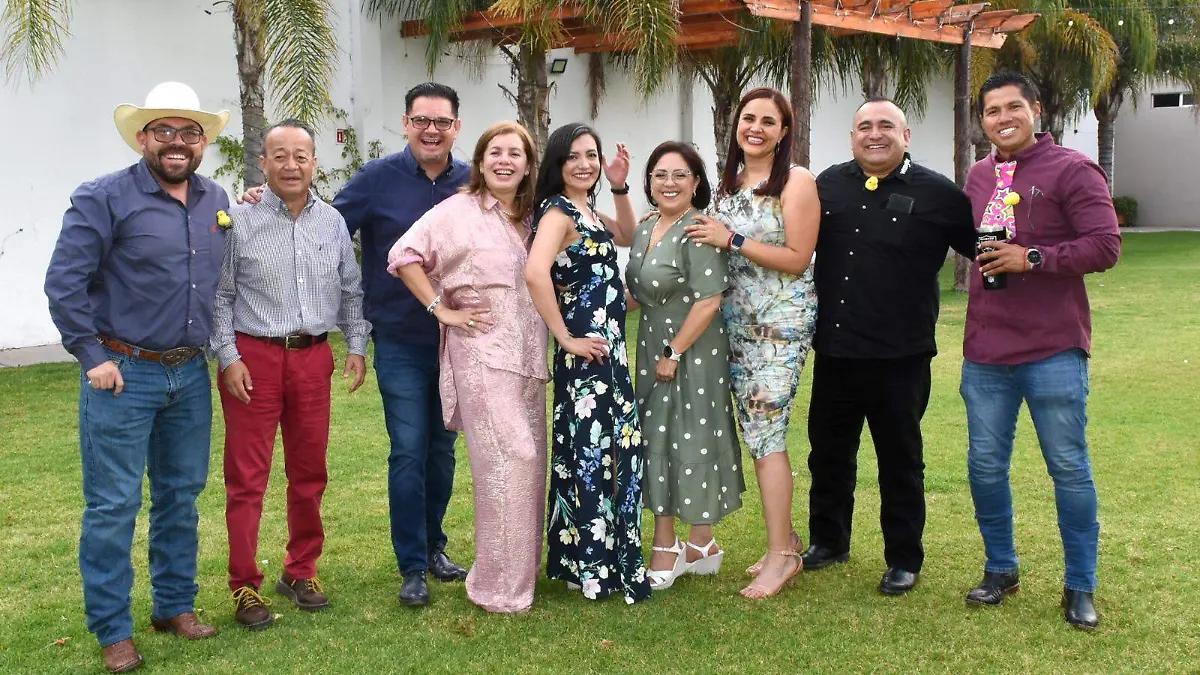 Alegre festejo para maestros de la EST 1