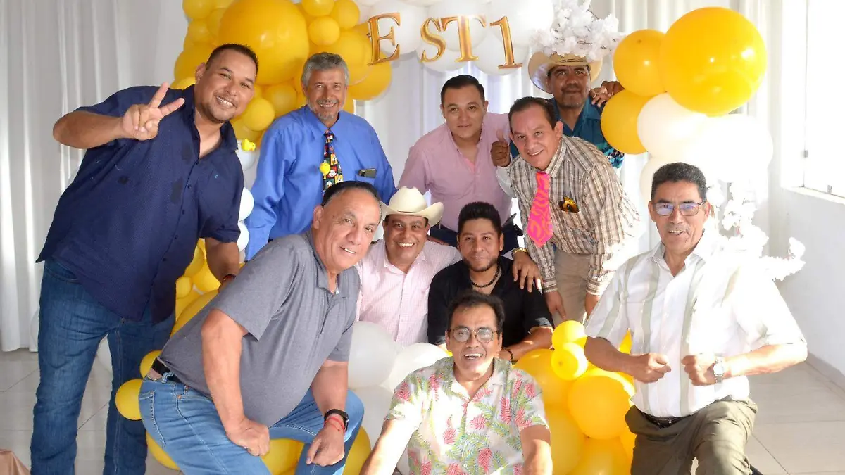 Alegre festejo para maestros de la EST 1