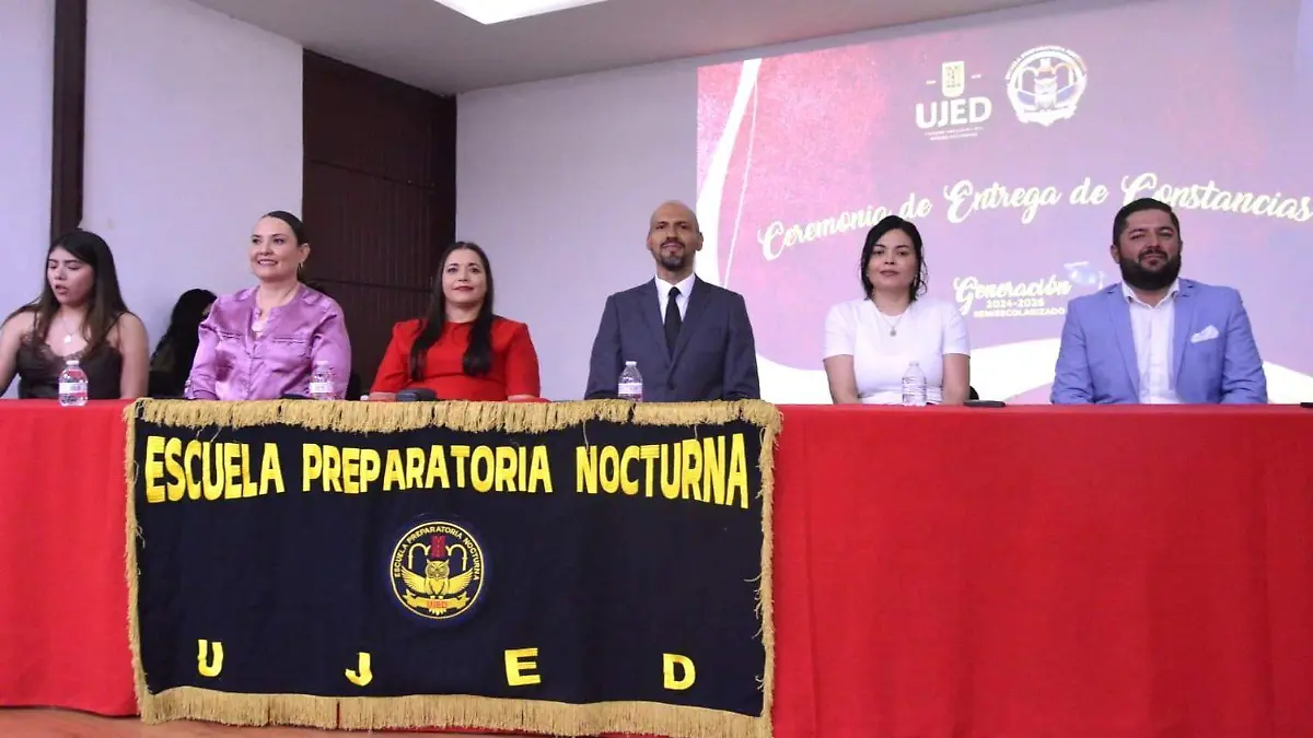 La Preparatoria Nocturna de la UJED entrega constancias a egresados del sistema semiescolarizado