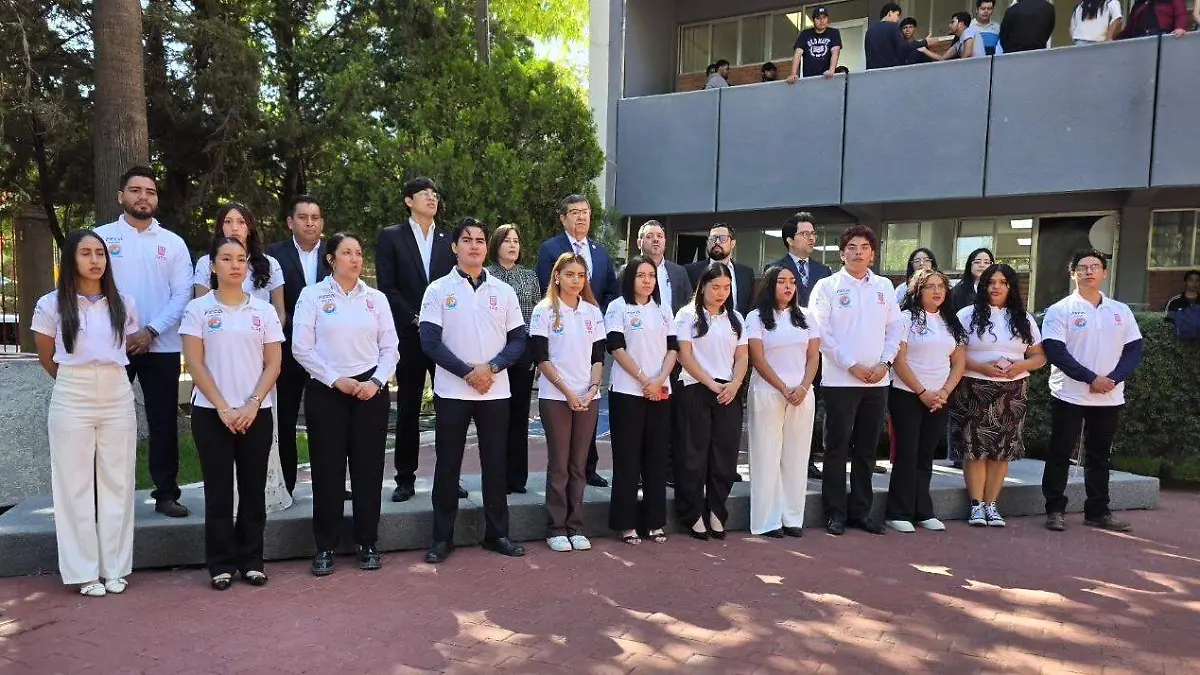 FECA inicia festejos por su 68 aniversario con honores a la bandera y abanderamiento de estudiantes