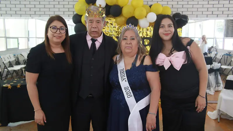 Licenciada Luz Valles, el Rey Raúl, la Reina Cristina y Danny