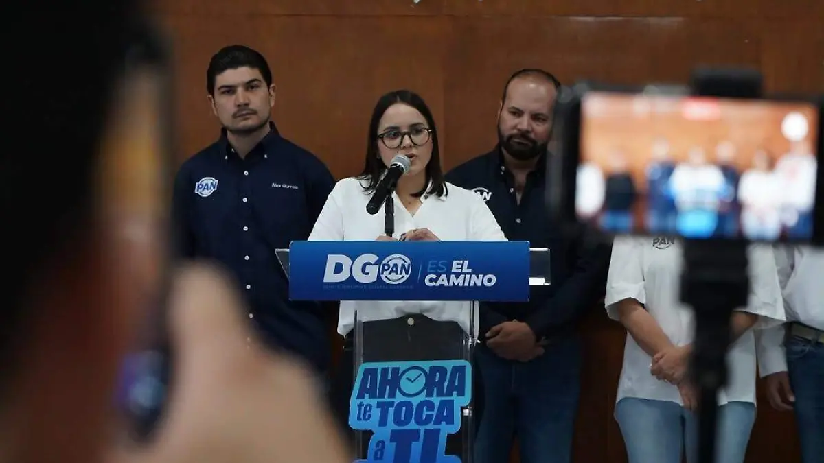 Hoy doy un paso muy importante- me sumo a la bancada de Acción Nacional.Hoy decido caminar acomp (1)