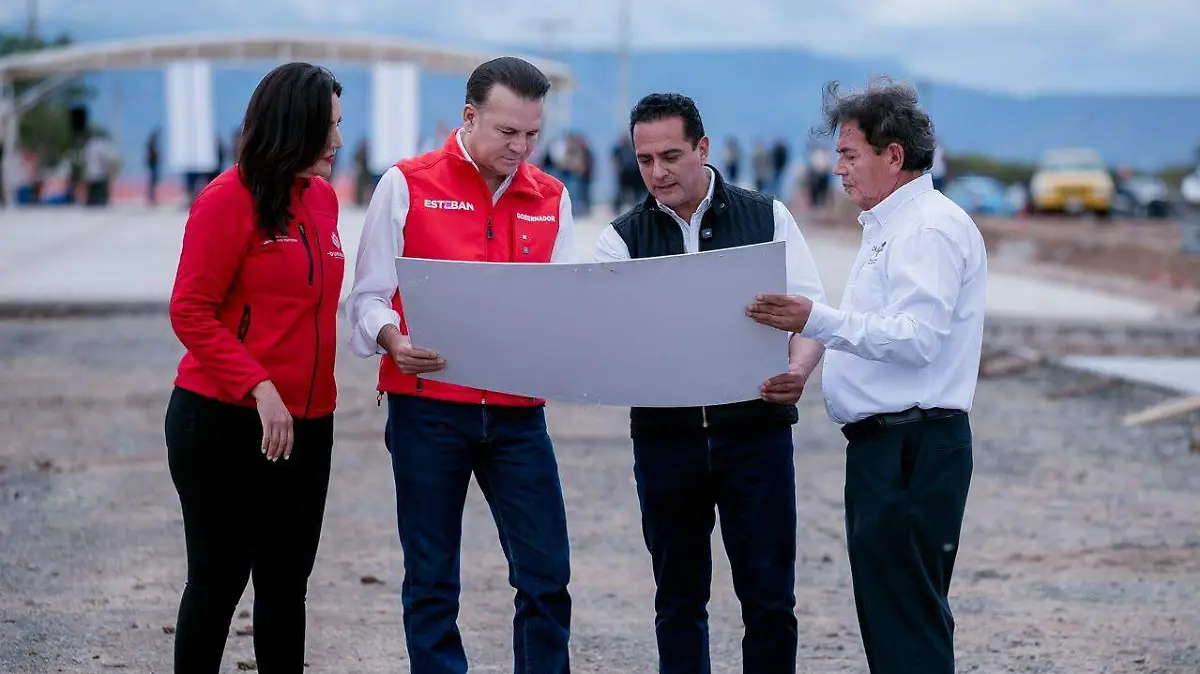 Bulevares nuevos para una ciudad en crecimiento_ Esteban y Toño supervisan avance de Río Grande (3)