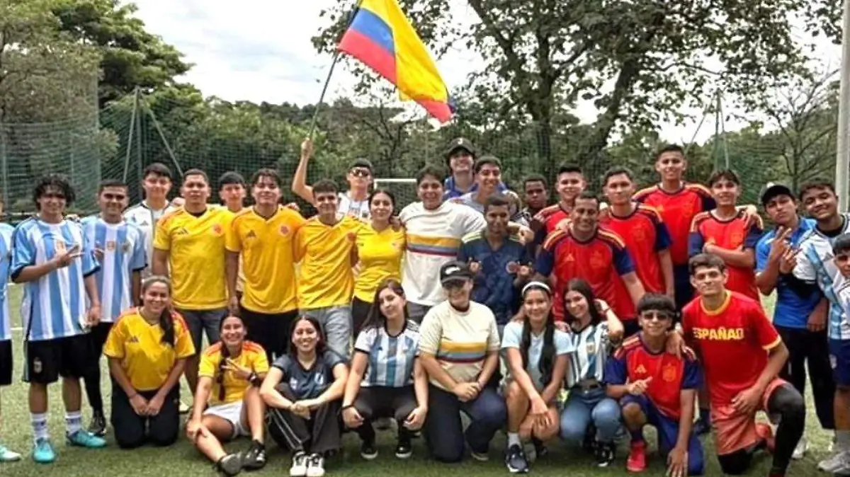 Estudiantes de la FCCFYD concluyen movilidad académica en Colombia 1