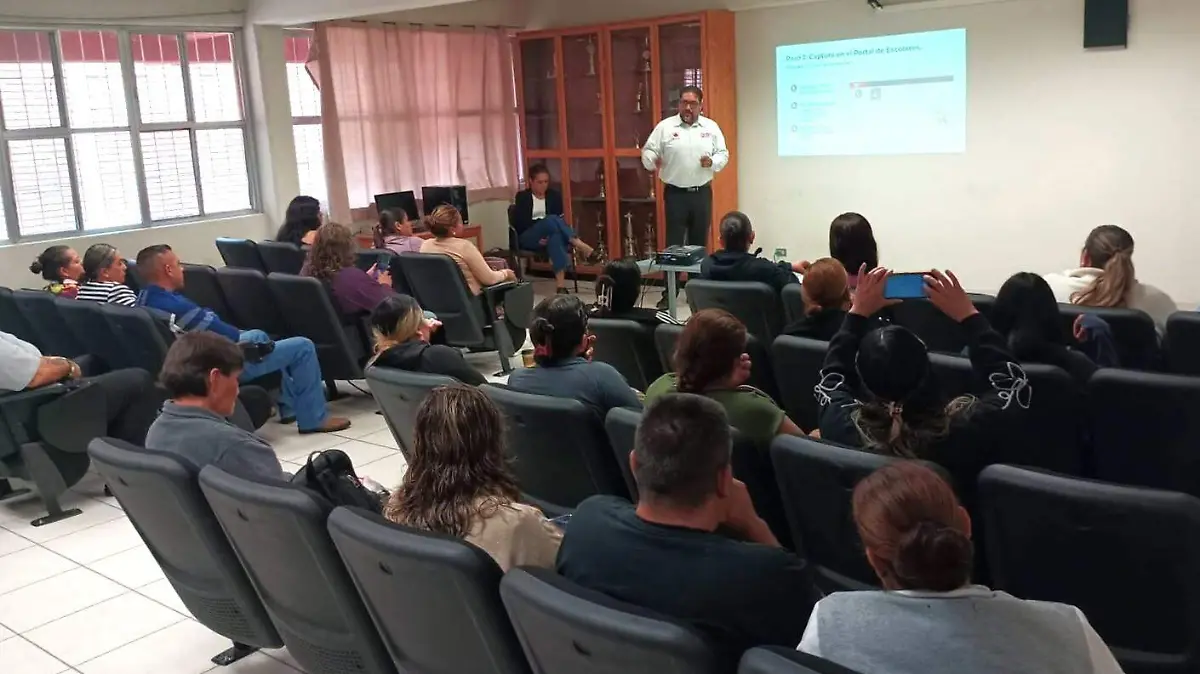 Impulsa ECyTE la participación de padres de familia para favorecer el éxito académico de estudiantes de nuevo ingreso