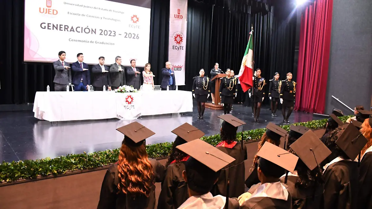 Celebra la Escuela de Ciencias y Tecnologías la graduación de 117 jóvenes