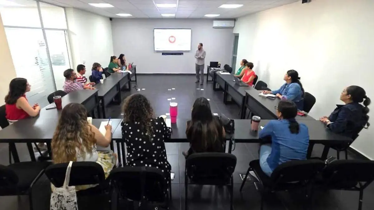 UJED y WorldTrade Center Durango fortalecen a emprendedores con el curso “Entendiendo tu Marca” 2