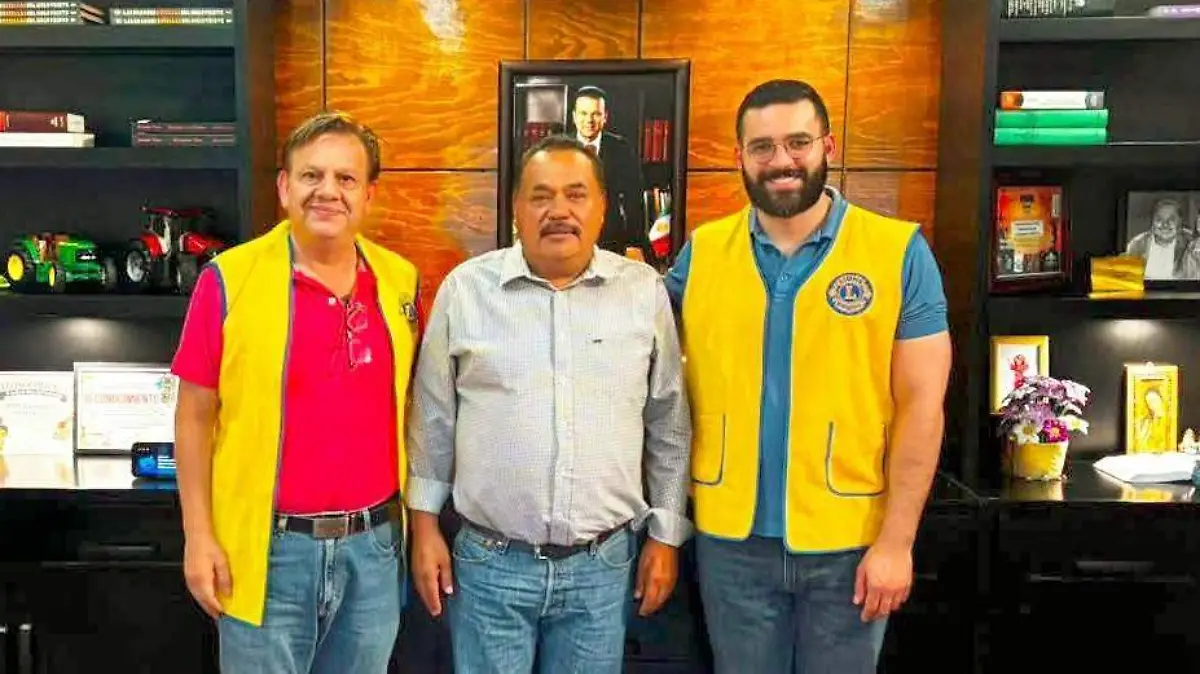 Nuevos directivos de los Leones y el alcalde