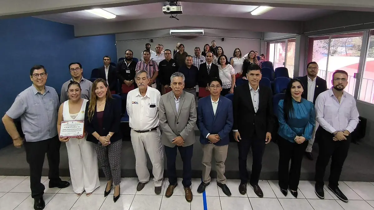 ENTREGAN CONSTANCIAS DEL DIPLOMADO EN INVESTIGACIÓN