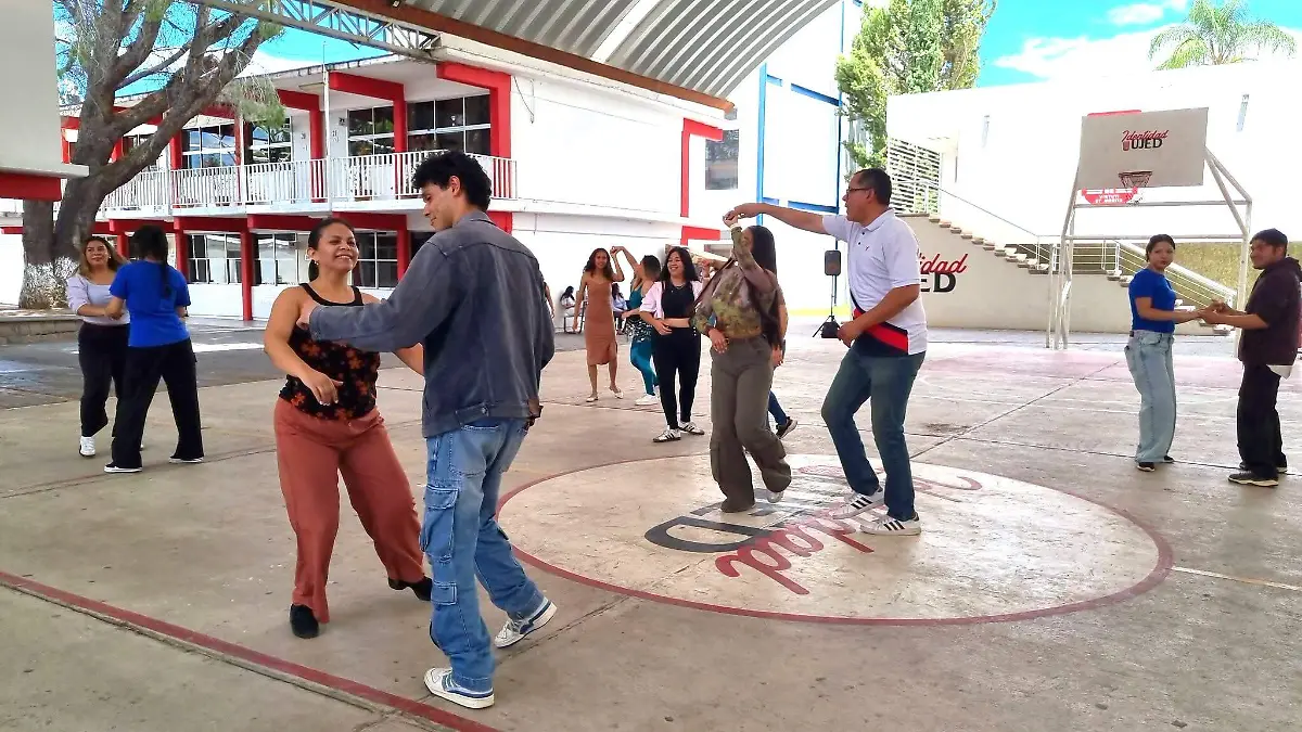 Comunidad de la UJED fortalece la convivencia con Clase Maestra de Bachata