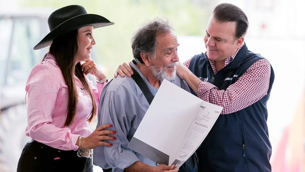 Con 114 títulos de propiedad, más familias de Lerdo tienen certeza jurídica sobre su patrimonio (2) - copia