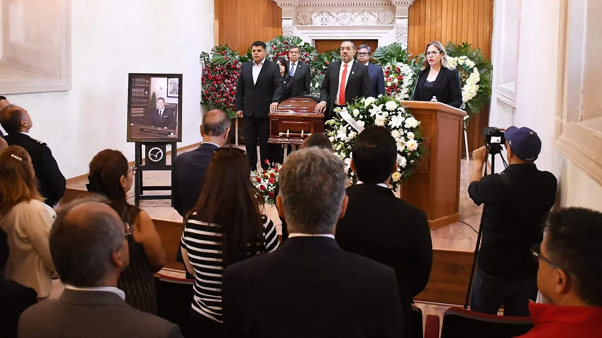 UJED rinde merecido homenaje de cuerpo presente al Lic. Mario Galván Tenorio