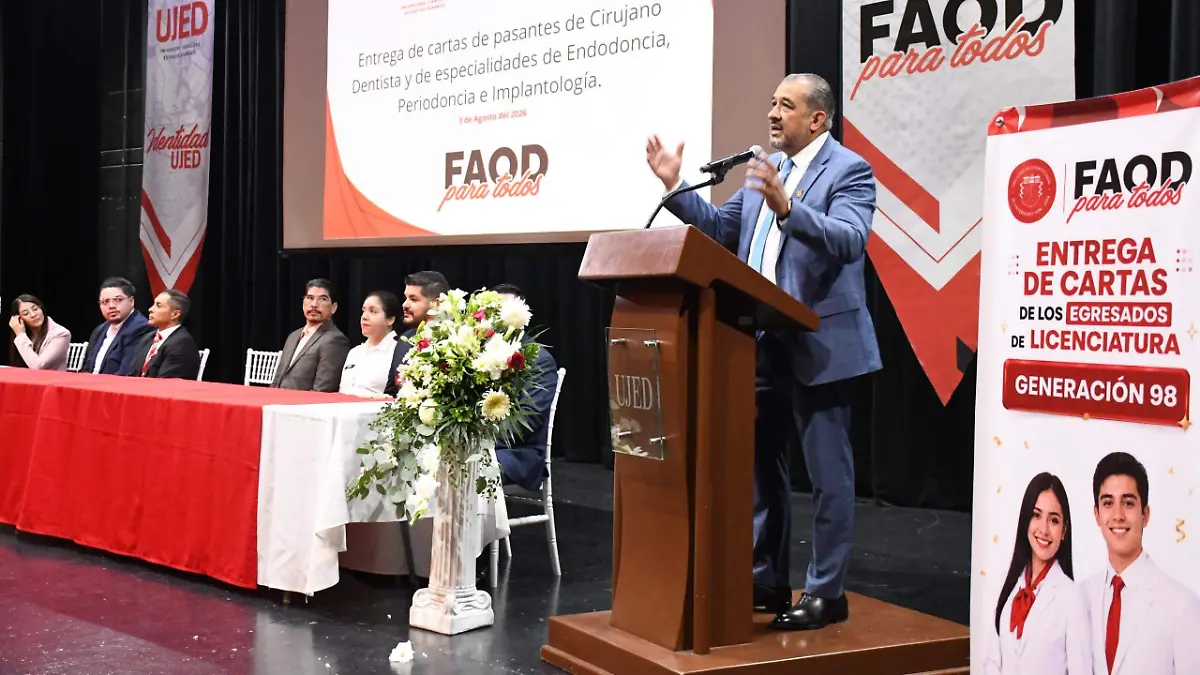 UJED entrega cartas de pasante a 90 nuevos profesionales de la Odontología