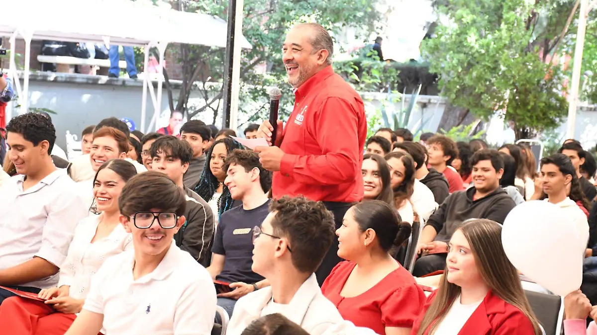 Rector da bienvenida a estudiantes de la FECA en gira X Amor a la UJED 2
