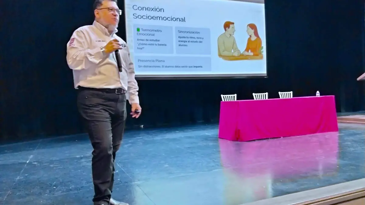 UJED capacita a tutores para detectar y atender problemáticas de los estudiantes