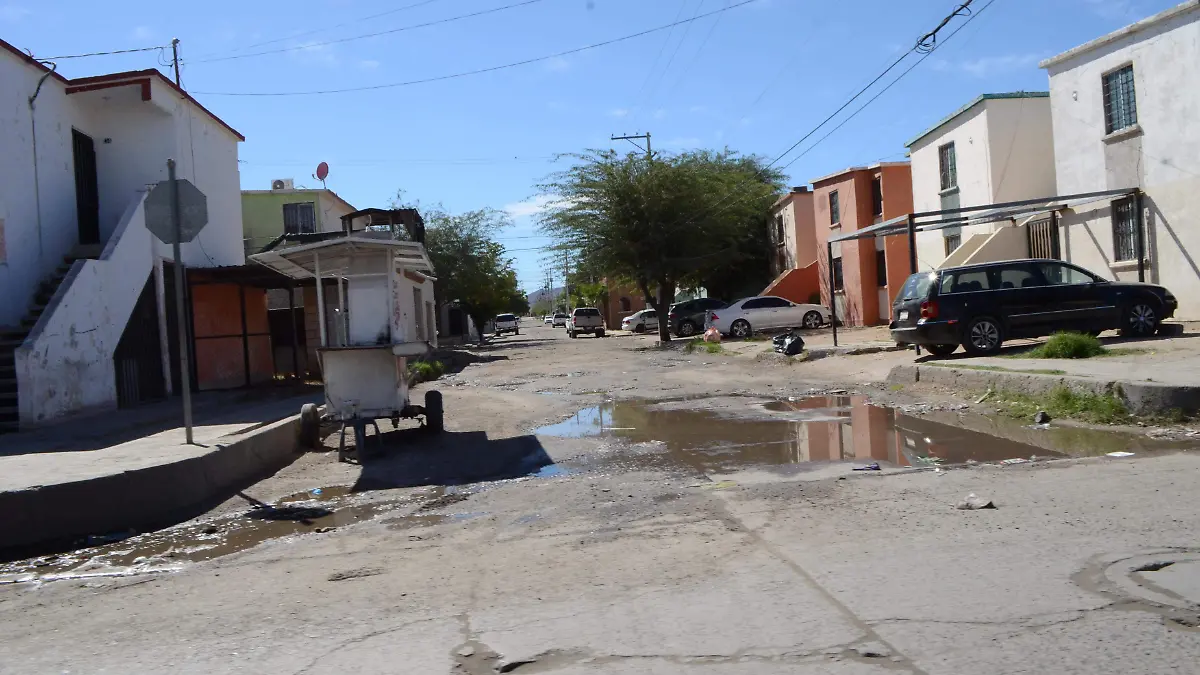 Nuevo Hermosillo reparación de baches y fugas de aguas negras 
