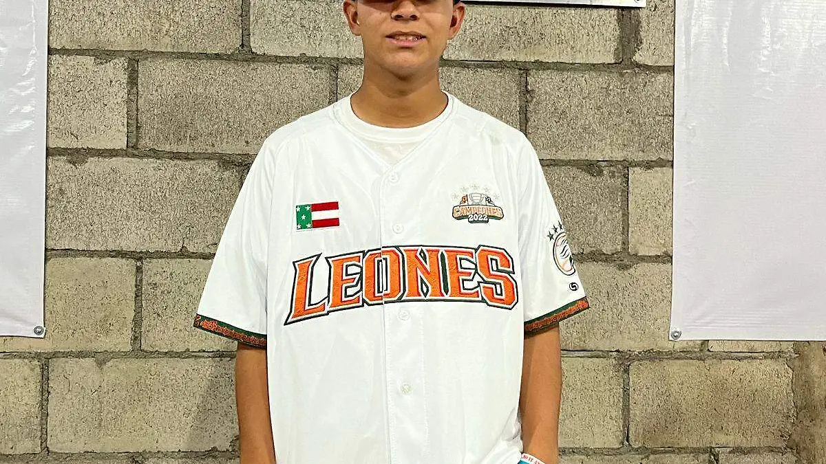 Francisco Coronado firma con Leones de Yucatán